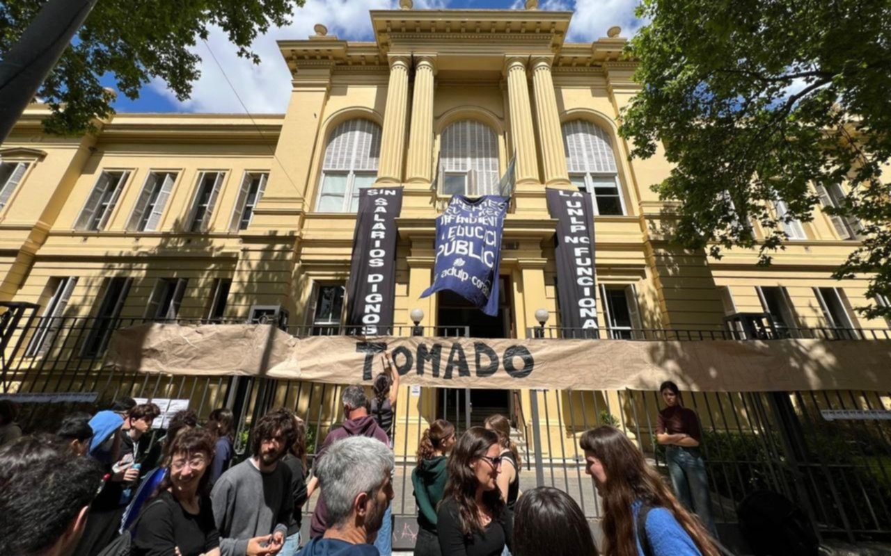 Tomaron el Liceo Víctor Mercante para protestar contra el veto a la Ley de Financiamiento Universitario