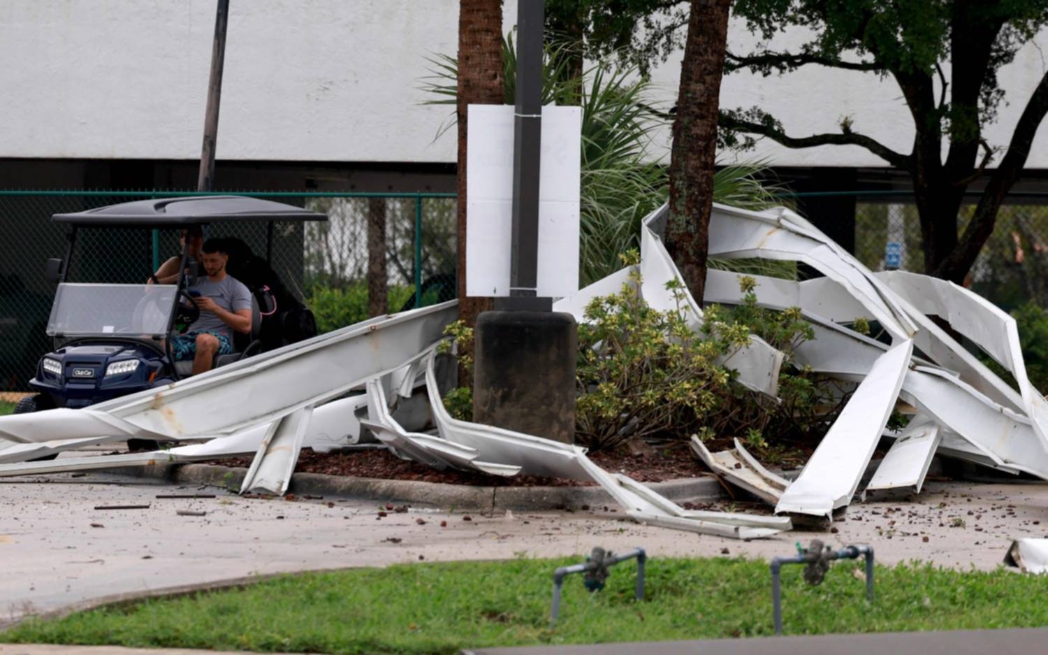 Tornados anticipan en Florida la llegada del temido huracán Milton