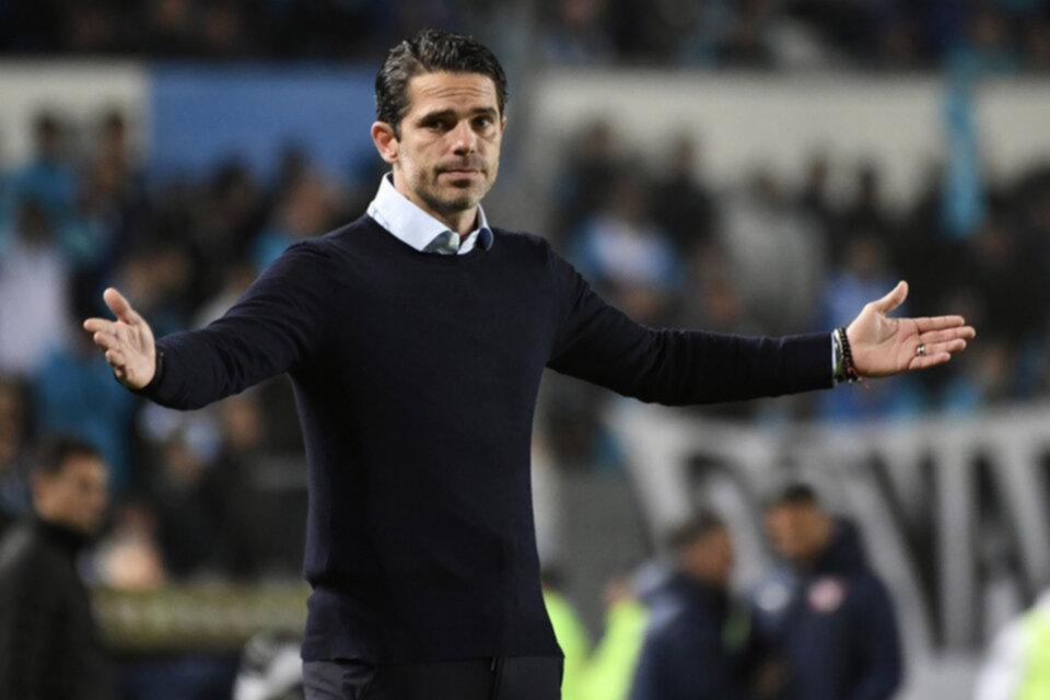 Se acerca Gago: ¿dirige el clásico y vuelve al país?