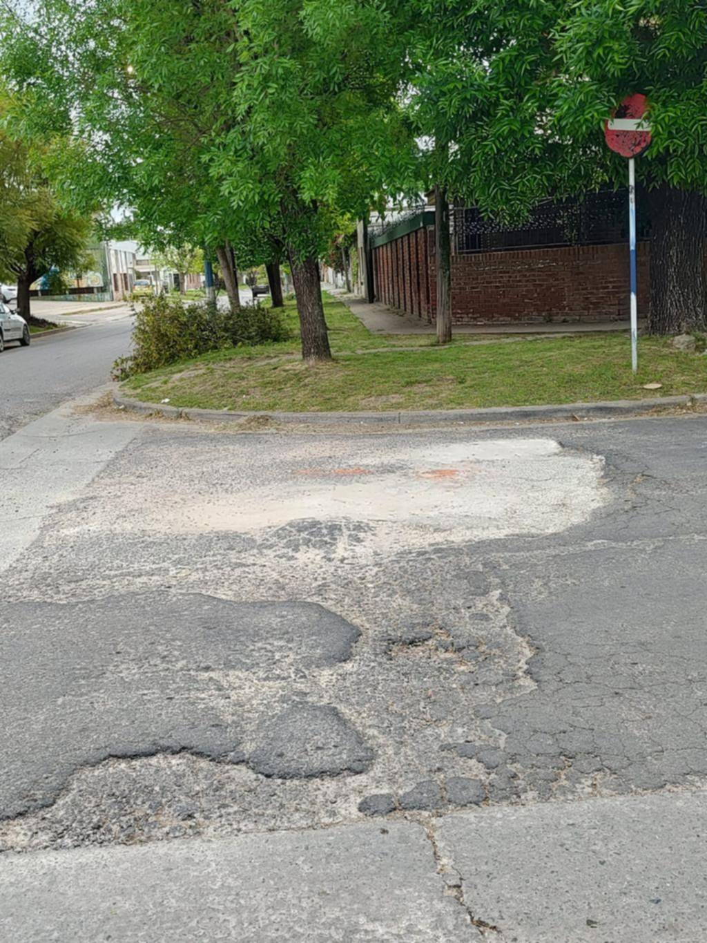 Esquina destruida en 15 y 73, de Altos de San Lorenzo