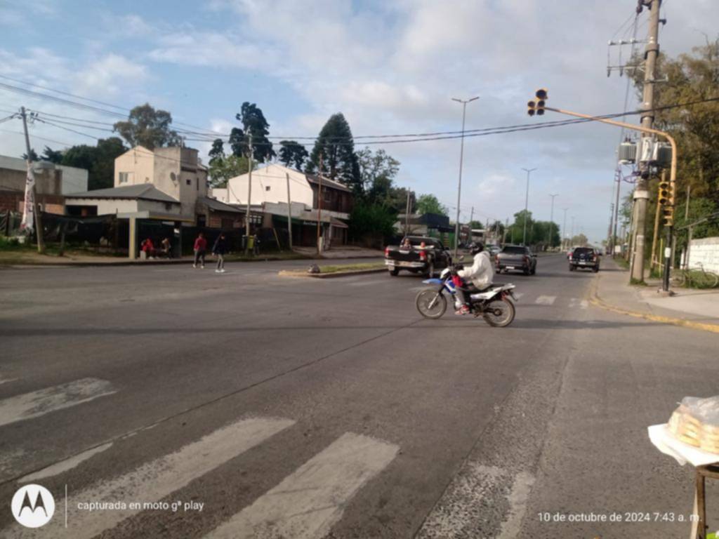 Peligro en la esquina de 520 y 159: semáforos fuera de servicio