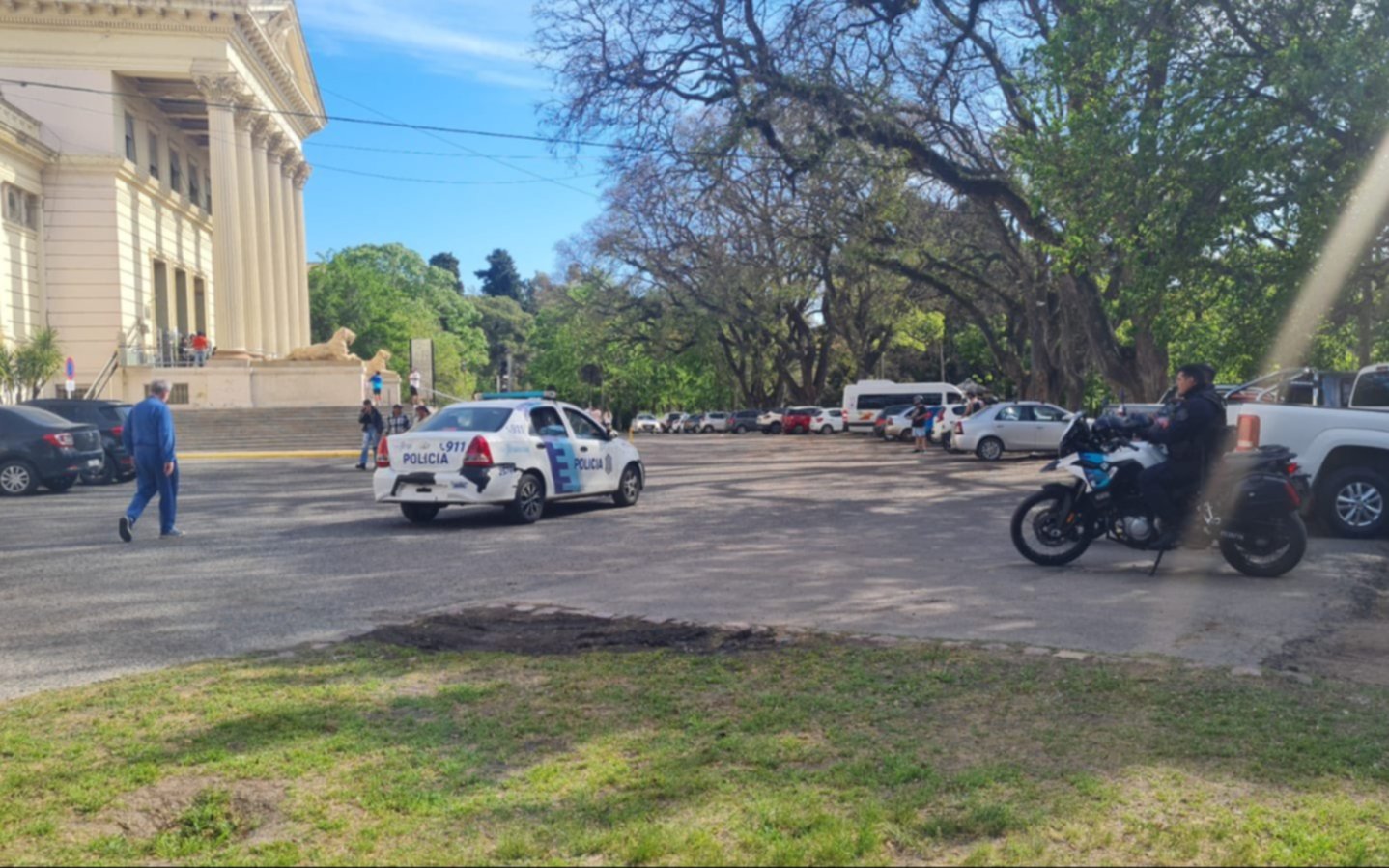 Fuerte operativo en el Bosque platense tras el revuelo de motoqueros