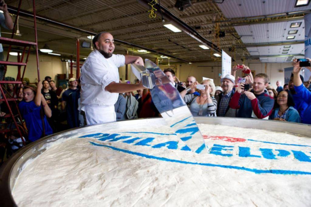 Recuperó la corona: la torta de queso más grande del mundo se sirve en Nueva York
