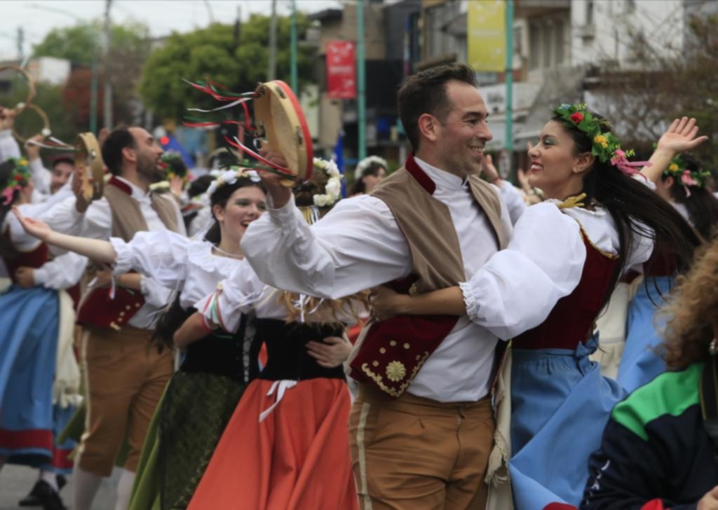 Bailes, trajes típicos y todo el color en el cierre de la Fiesta del Inmigrante