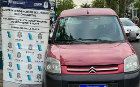 Agente del Servicio Penitenciario detenido por circular con auto robado