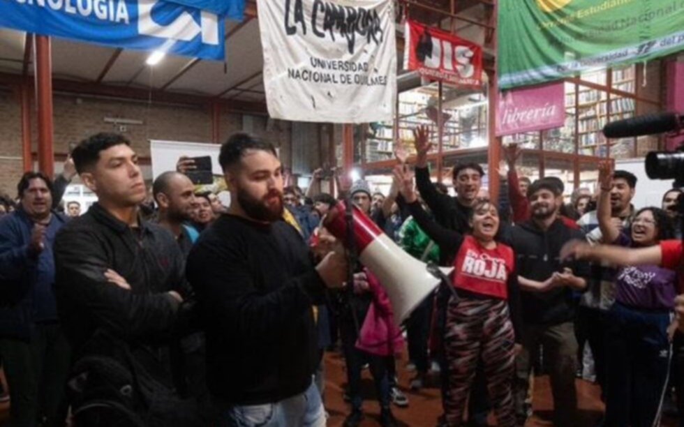 Incidentes interrumpen asamblea en la Universidad de Quilmes