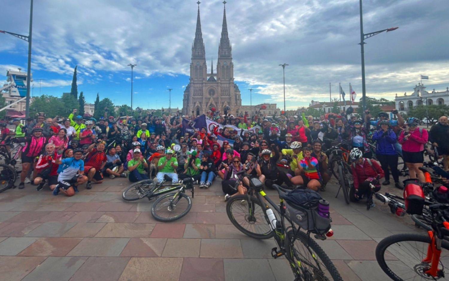 El grupo de ciclistas "La Plata Pedalea" llegó a Luján