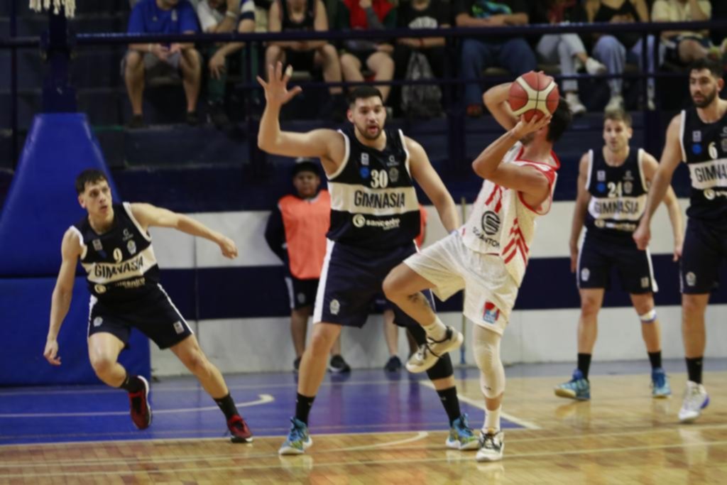 Gimnasia aguantó sobre el final para un debut con triunfo, en básquet