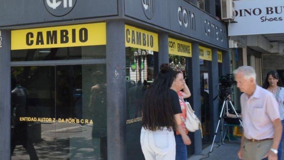 Casi en los 1.000: el riesgo país más bajo de los últimos 5 años