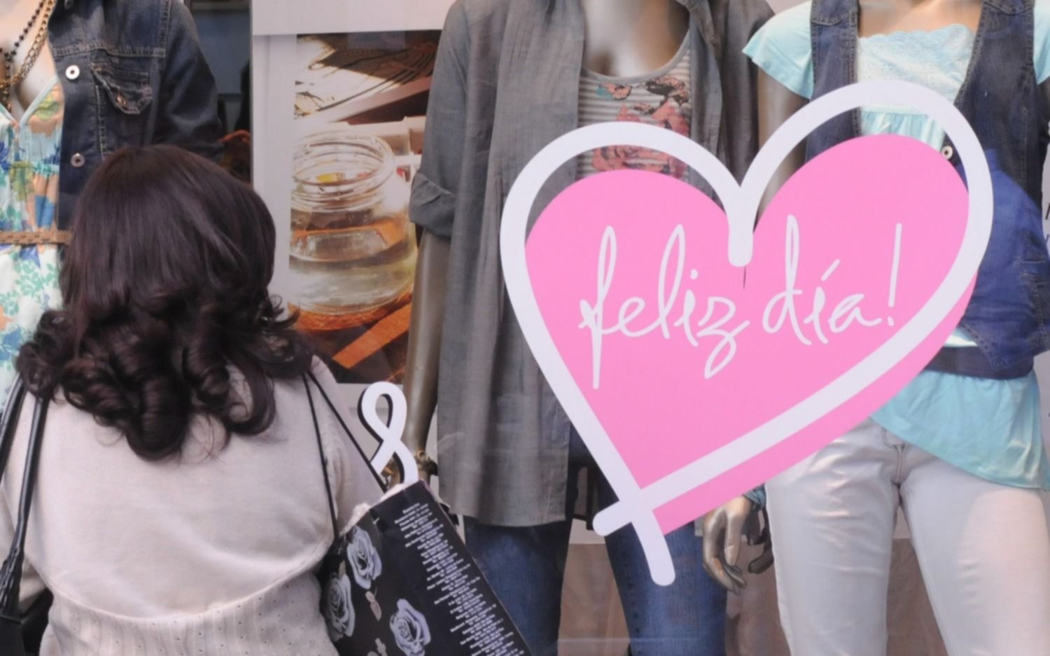 Día de la Madre: una por una, las promos que ofrecen los bancos, con descuentos y muchas cuotas sin interés