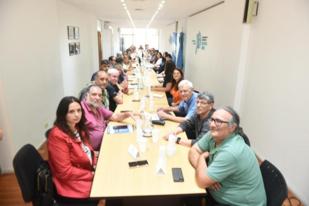 Aumento, sueldos, tramos y reapertura de paritarias: la oferta de la Provincia a docentes y estatales