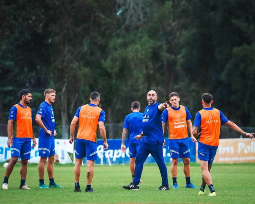Dudas en el once: Méndez piensa en guardar futbolistas
