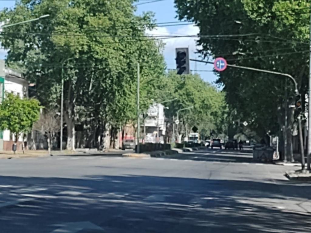 El arreglo del semáforo, duró un suspiro, volvió el peligro y siguen las quejas