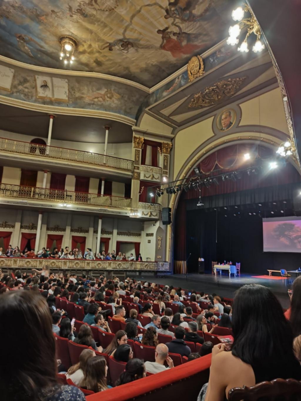 El teatro, un gran ateneo para futuros médicos