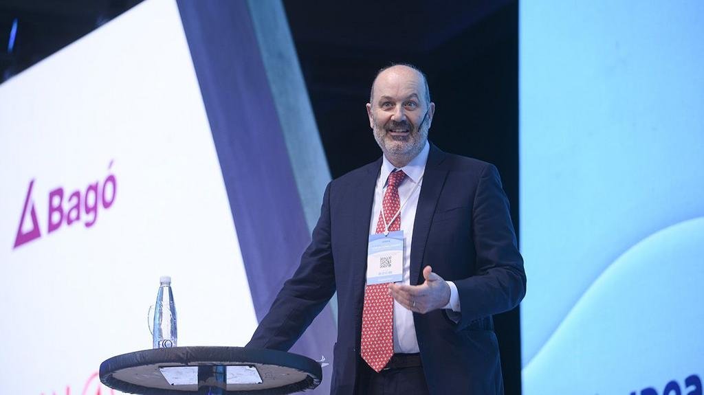 Sturzenegger prometió “motosierra profunda” y anticipó más ajuste