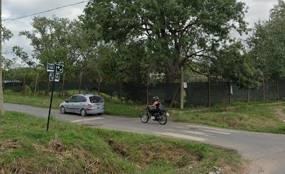 Abordan e intentan apuñalar a un joven motociclista