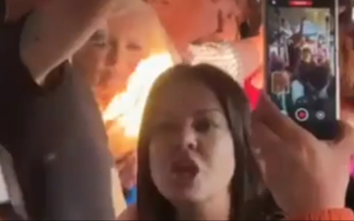 VIDEO. Escracharon a la ministra Sandra Pettovello en Aeroparque: insultos, cantos y gritos