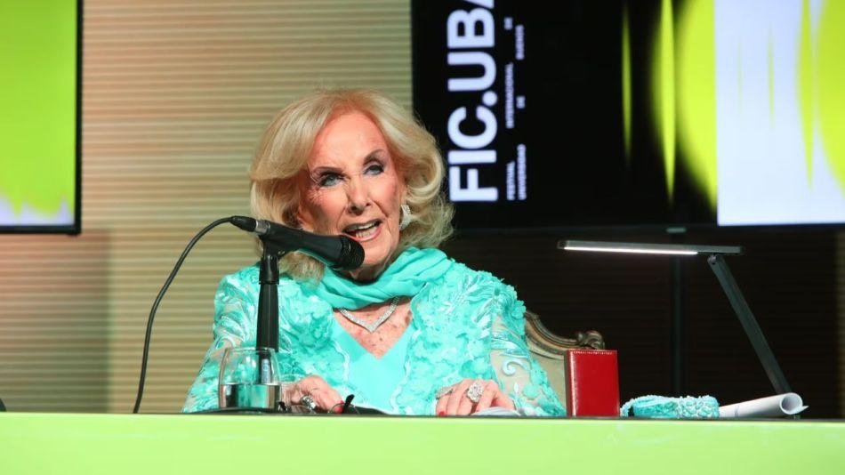“No sé qué cara poner cuando me dicen doctora”, dijo La Chiqui