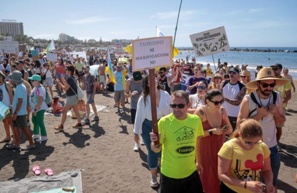 No al turismo masivo: protesta en las islas Canarias