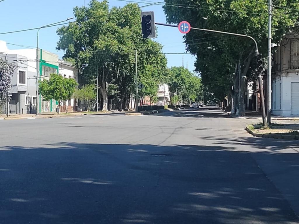 Semáforos fuera de servicio, un peligro que afecta a distintos barrios