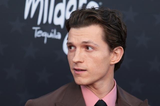 Tom Holland se saca el traje arácnido para trabajar con Christopher Nolan