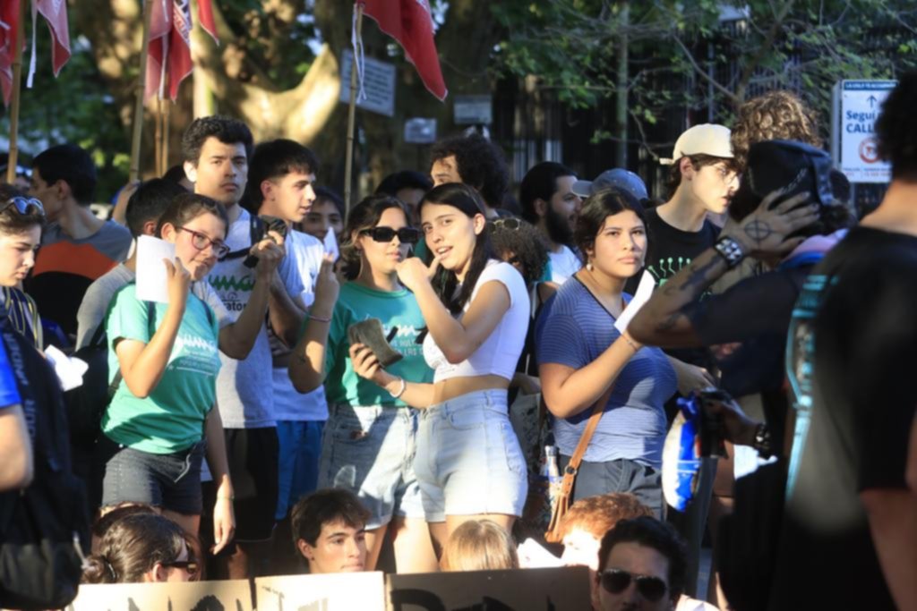La UNLP vuelve a clases tras la huelga, pero seguirán las protestas