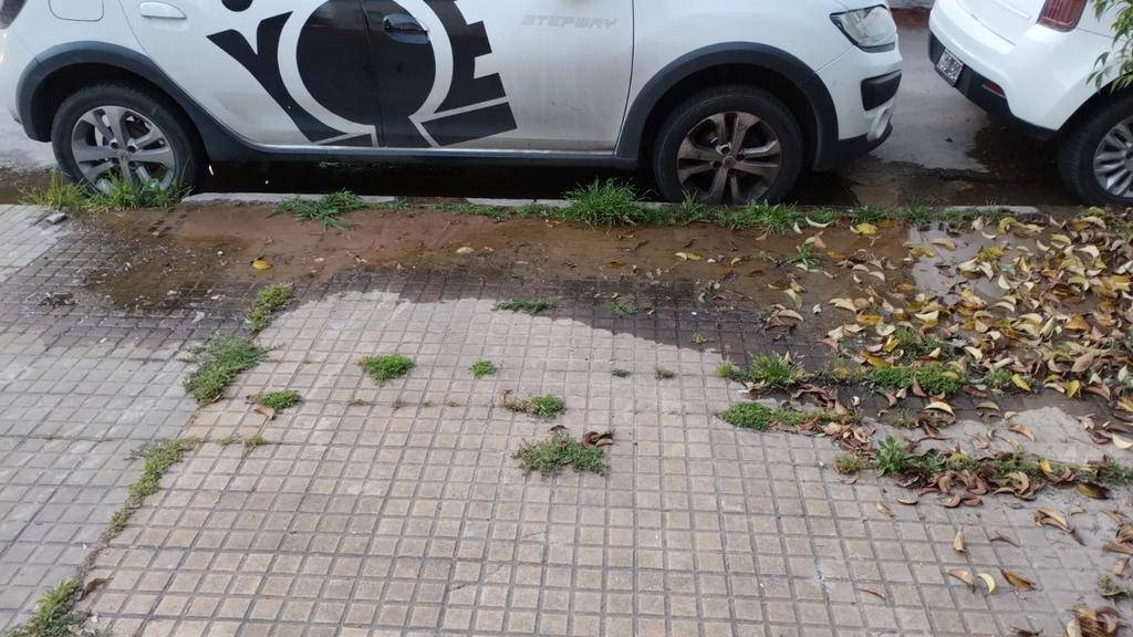 Pérdida de agua en 36 y 14 genera numerosos reclamos vecinales