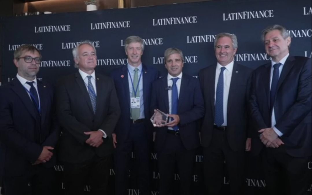 Caputo, elegido Ministro de Finanzas del año: dijo que Argentina podría recibir más fondos del FMI