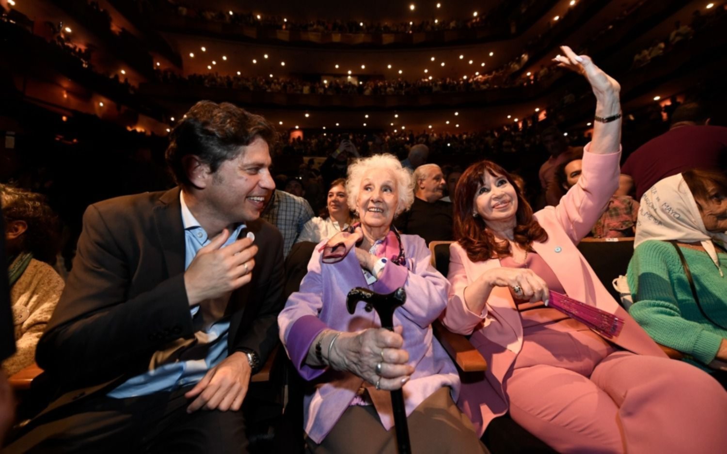 En La Plata, hubo saludo entre Cristina Kirchner y Axel Kicillof en el Teatro Argentino