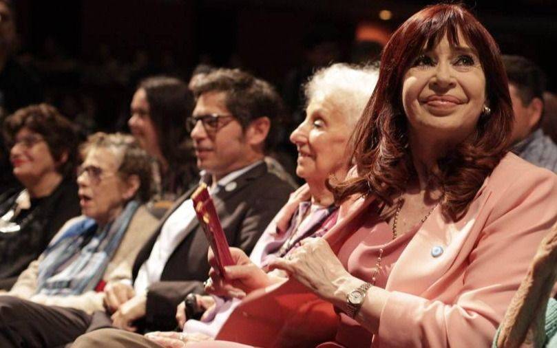 Axel Kicillof en Financial Times: habló del "frío" encuentro con Cristina Kirchner en La Plata y que la relación “varía según el momento”