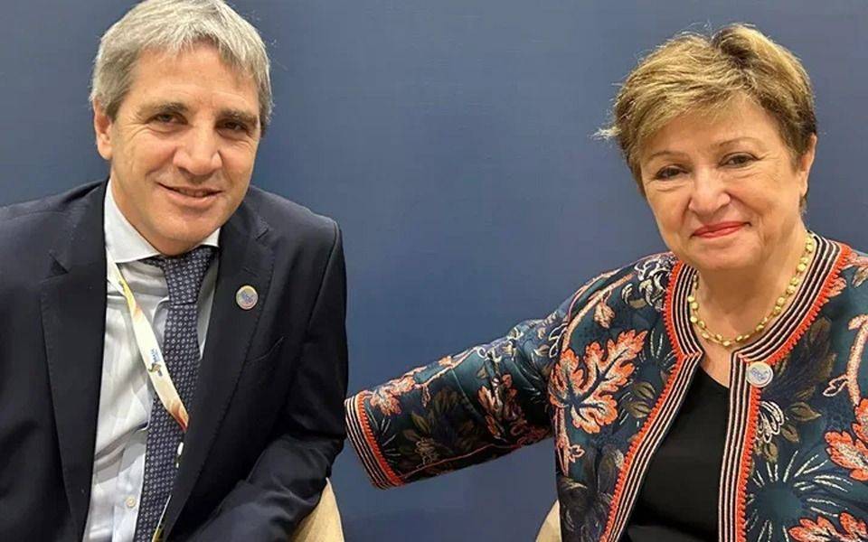 Georgieva se reunió con Caputo y dijo que el FMI está "alineado con las prioridades de Argentina"