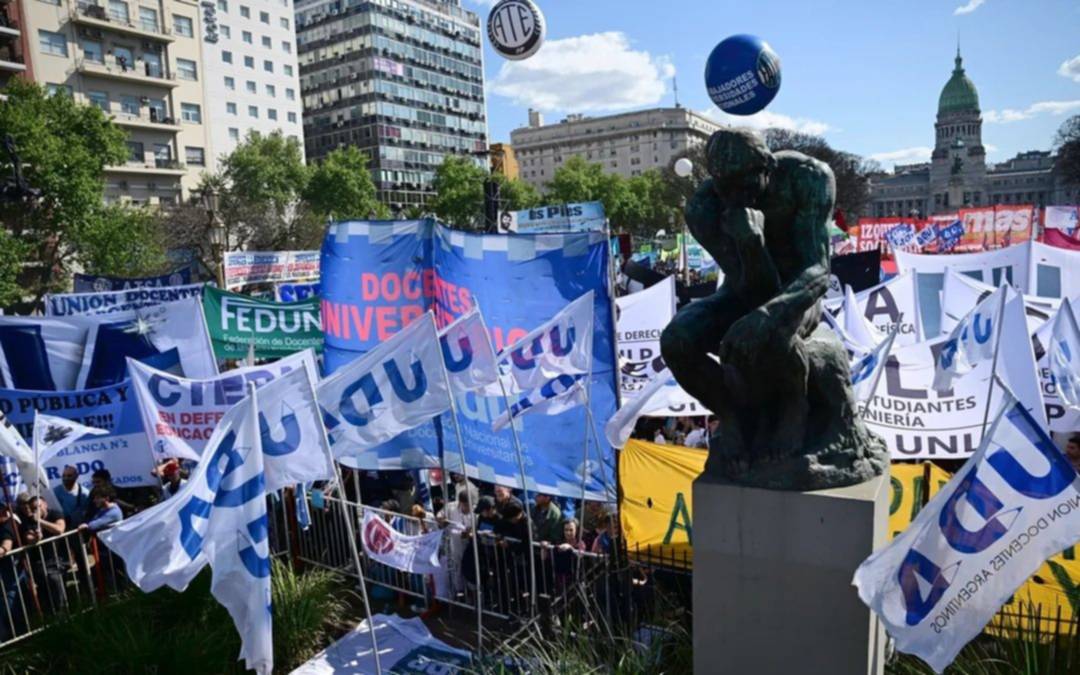 Los no docentes universitarios firmaron una "garantía salarial": de cuánto es y quiénes la cobrarán
