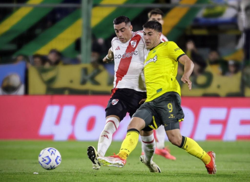 Ni con uno más: empate de River en Varela