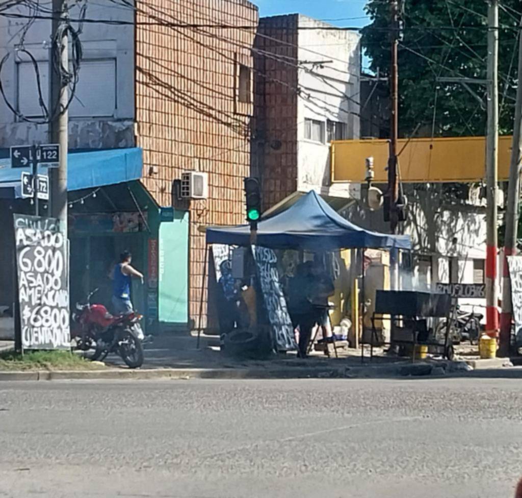 Reclama por la falta de controles a las parrillas en las calles