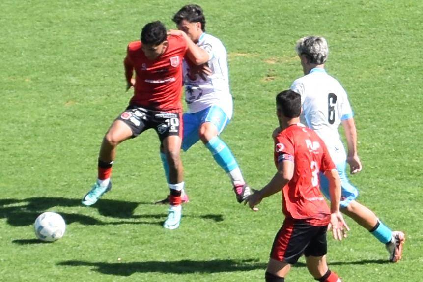 Cambaceres perdió con JJ. Urquiza y continúa de capa caída en la “C”