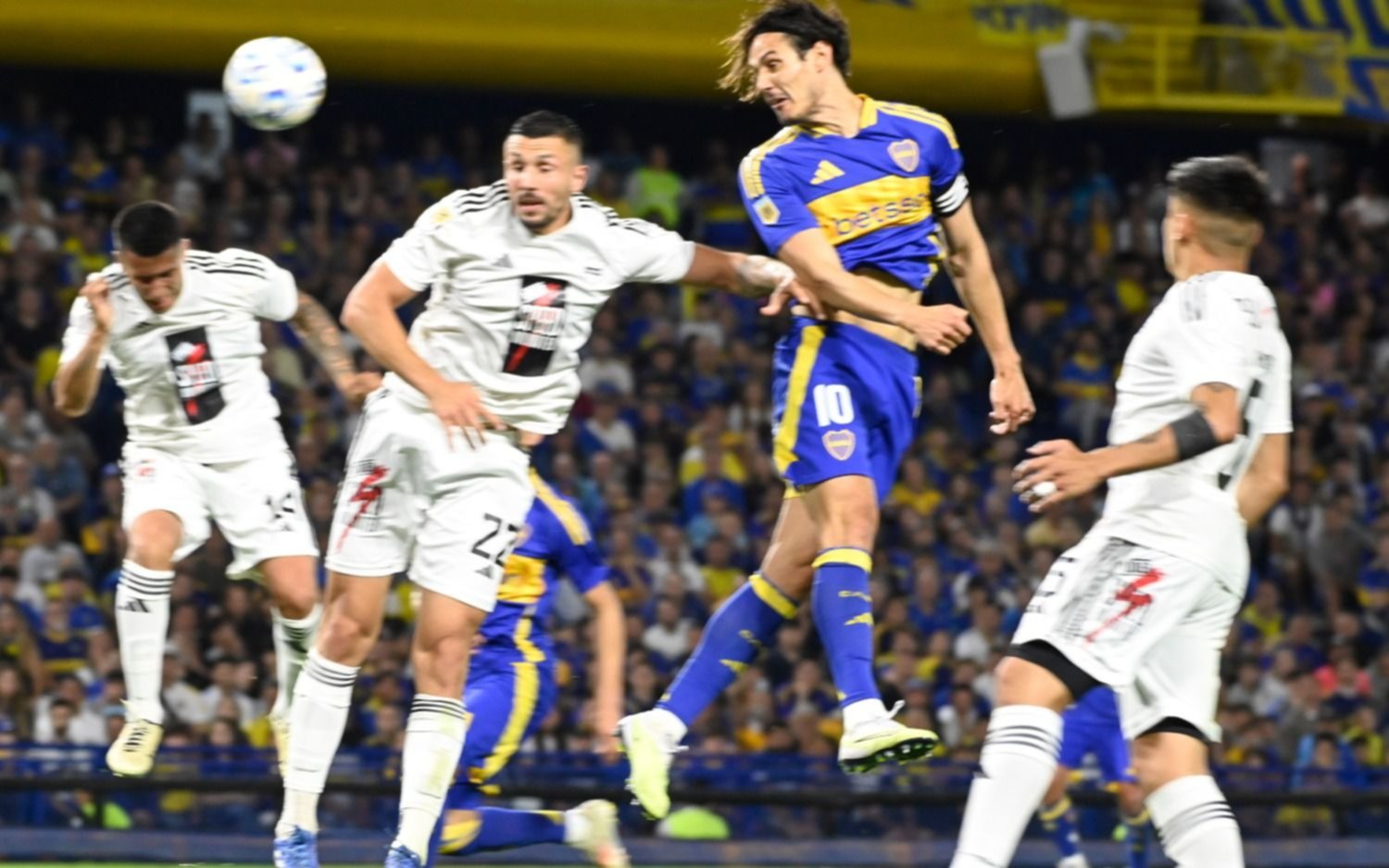 Con gol de Cavani, Boca alcanzó un empate con sabor a poco ante Deportivo Riestra en La Bombonera