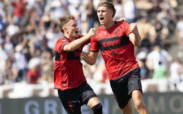 Platense se quedó con un clásico muy caliente
