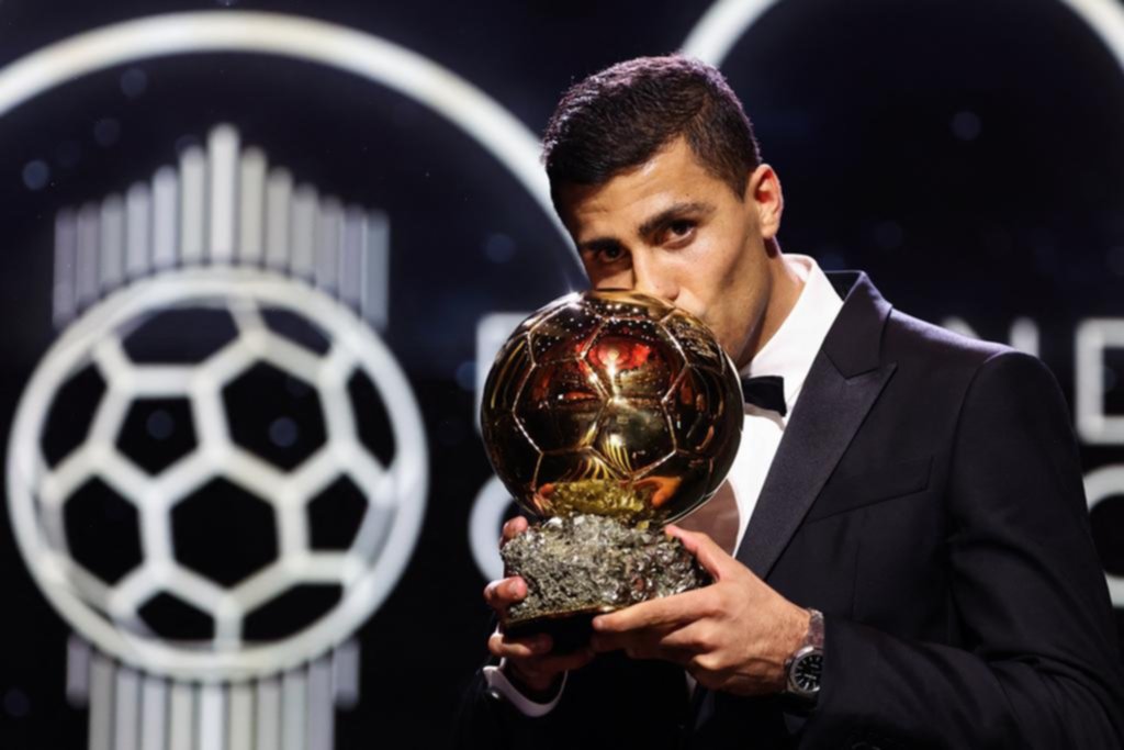 El Balón de Oro fue para Rodri en una gala en la que Dibu lo hizo otra vez