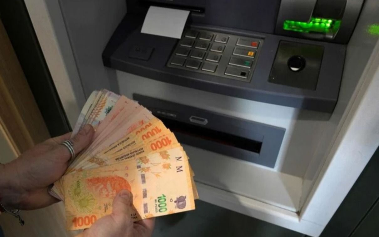 Estatales cuándo cobro en noviembre: el cronograma de pago de los haberes de octubre 2024, que llega con aumento