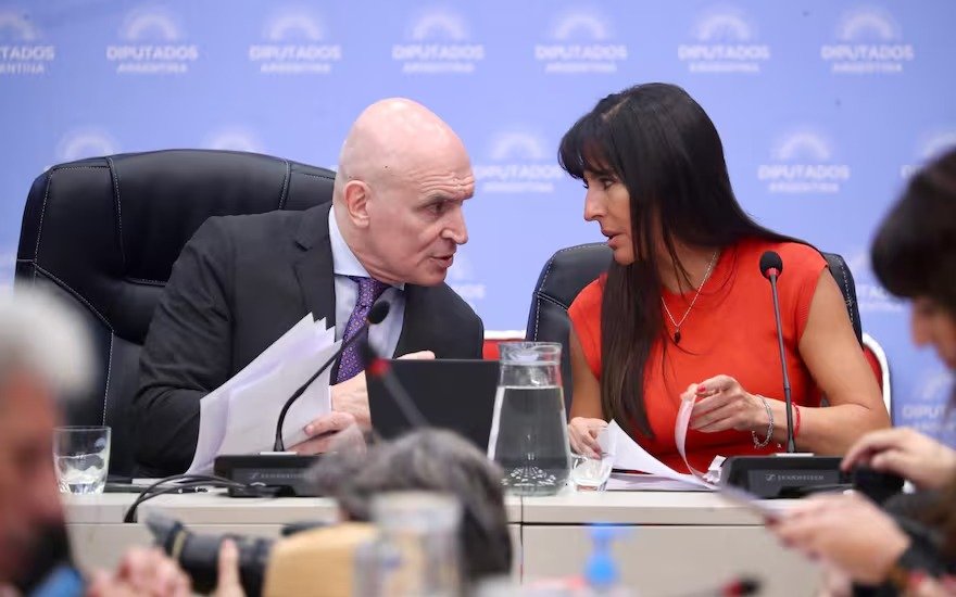 Con fuerte tensión en Diputados, el Gobierno tiene el dictamen para avanzar con la privatización de Aerolíneas Argentinas