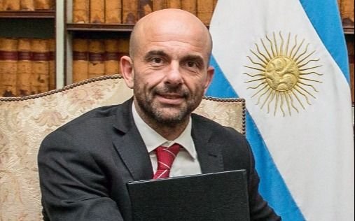 "Pilotos de un tren fantasma": el Gobierno salió con los tapones de punta por el paro