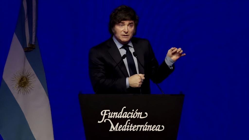 Bronca radical con Milei: acusó a Raúl Alfonsín de “golpista”