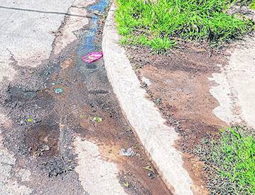 Hace más de un año, una pérdida de agua es un dolor de cabeza en Villa Elvira