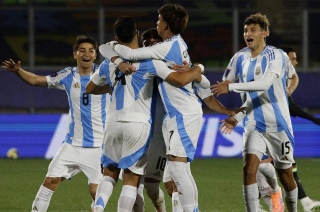 La Sub 20 goleó y se metió en octavos de final