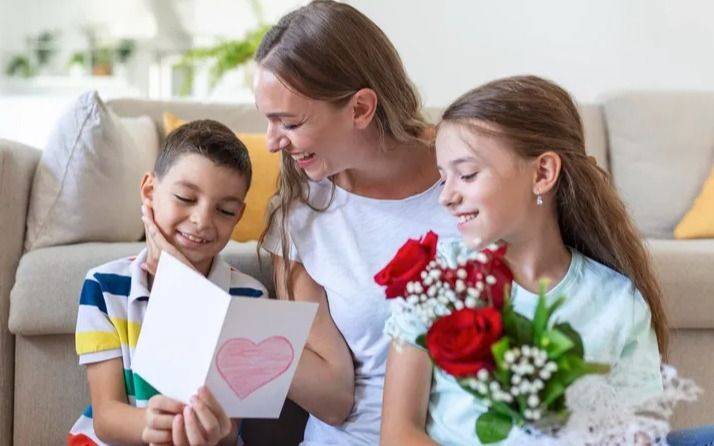Día de la Madre: cuándo cae en 2025 y la influencia religiosa de su celebración