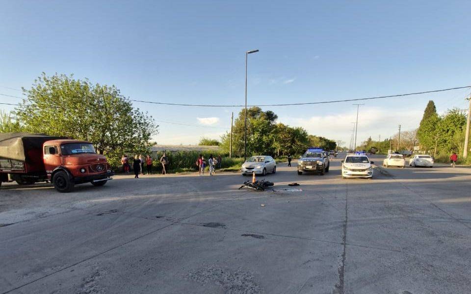 Jueves trágico para el tránsito en La Plata: dos motociclistas fallecieron y una joven sufrió muerte cerebral tras un choque