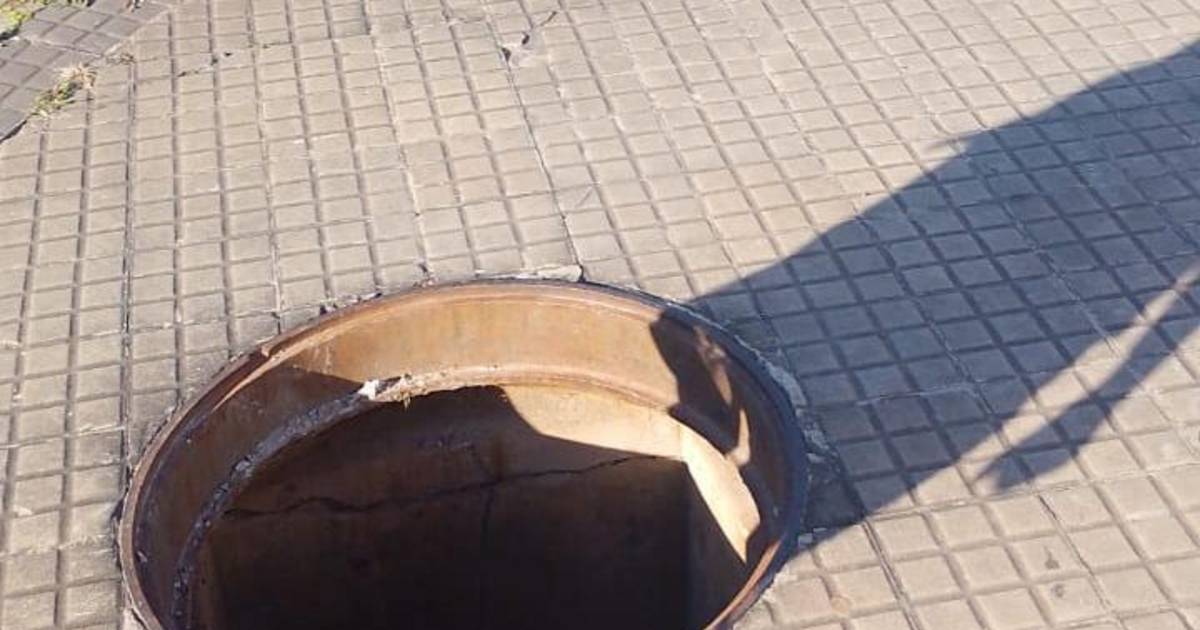 Cuidado con el pozo: robaron la tapa de una cámara en 29 y 47 | El Dia