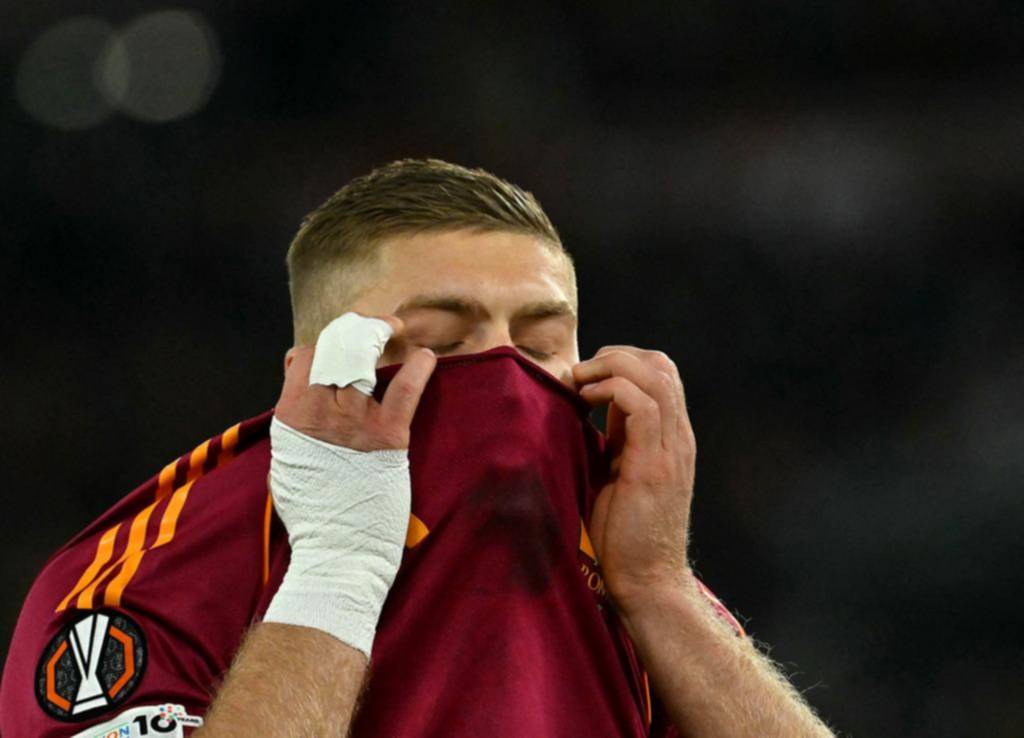 Roma erró tres penales y perdió como local contra Lille