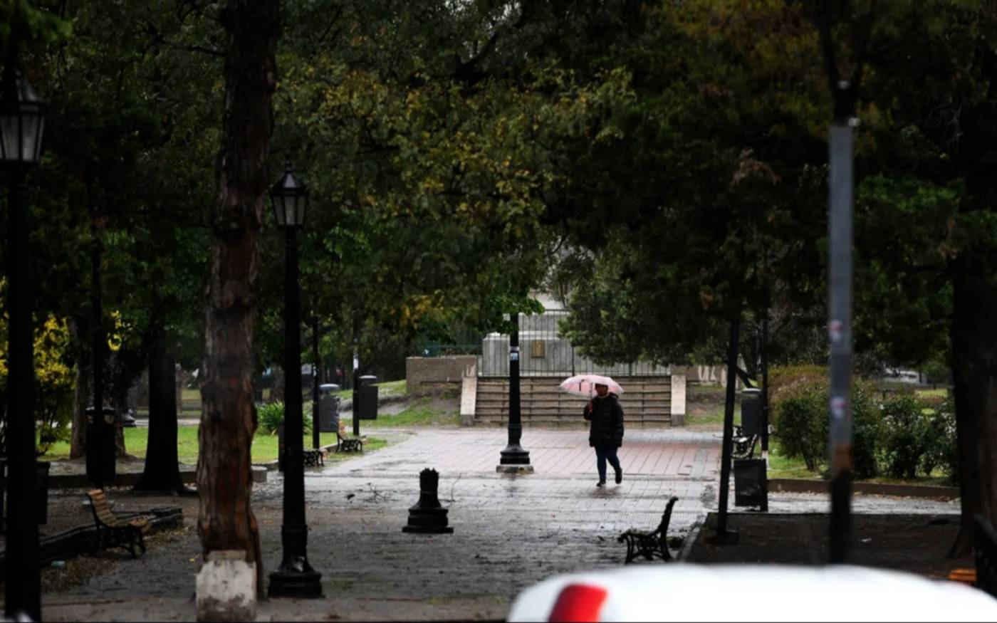 Viernes primaveral y alerta amarilla por fuertes tormentas en La Plata: para cuándo se esperan