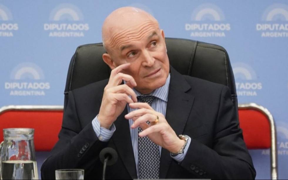 La oposición busca desplazar a Espert y suma una agenda que complica al Gobierno